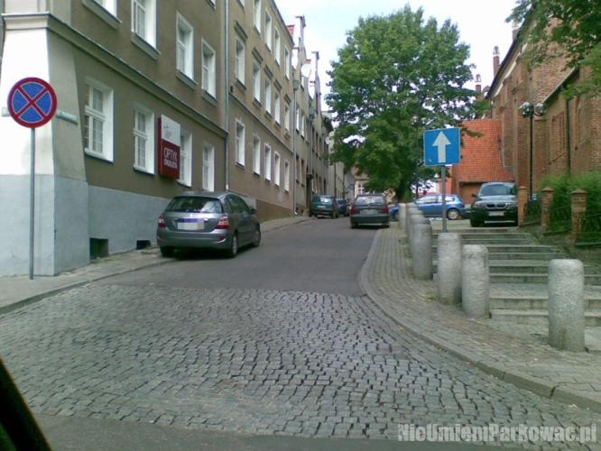 Źle zaparkowany samochód