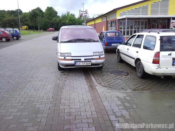 Źle zaparkowany samochód