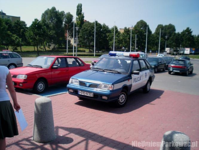 Źle zaparkowany samochód