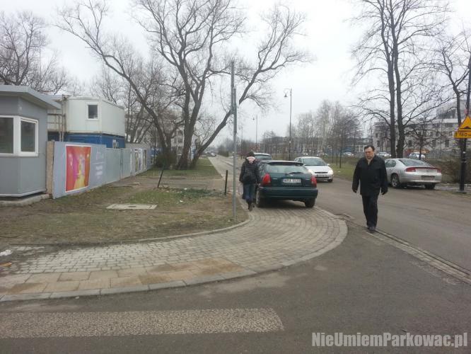 Źle zaparkowany samochód