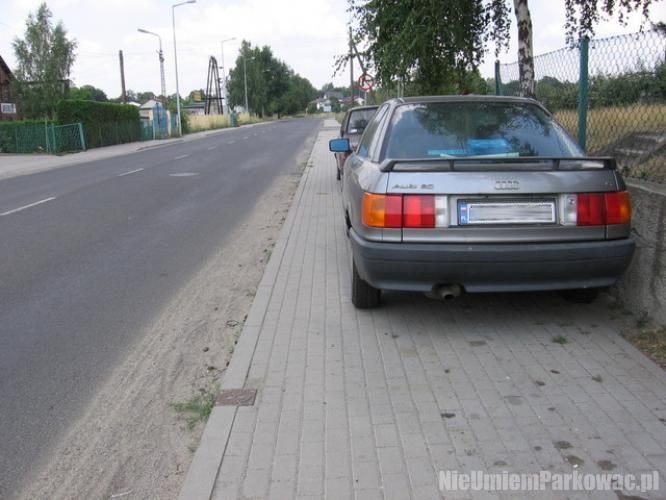 Źle zaparkowany samochód Źle zaparkowany samochód