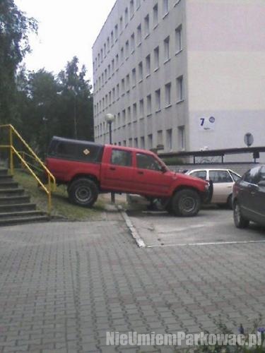 Źle zaparkowany samochód