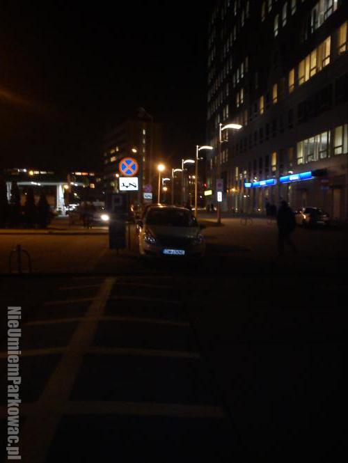Źle zaparkowany samochód