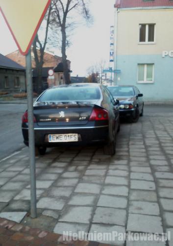 Źle zaparkowany samochód