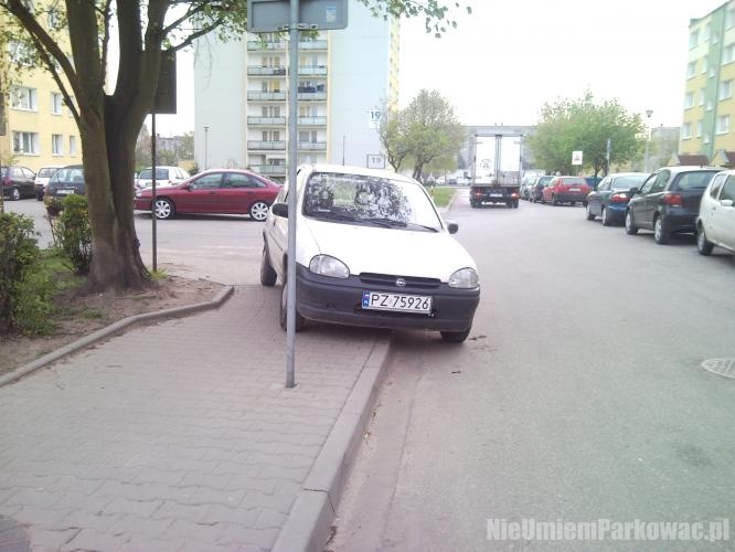 Źle zaparkowany samochód