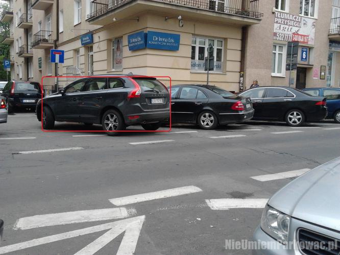 Źle zaparkowany samochód Źle zaparkowany samochód