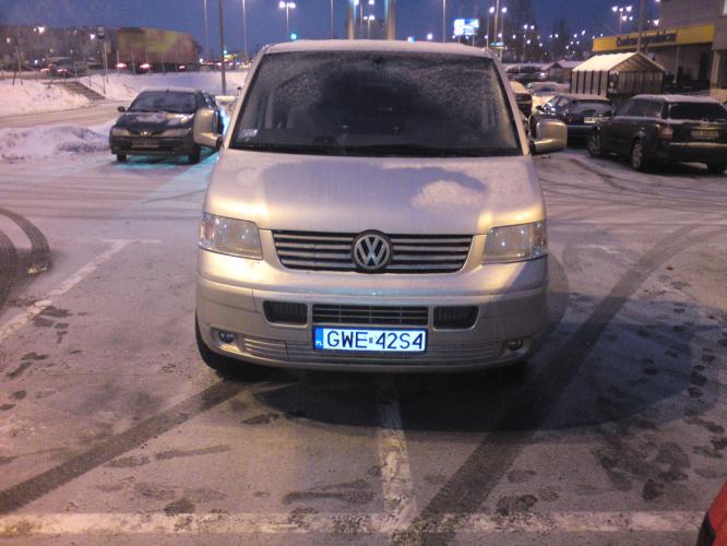 Źle zaparkowany samochód
