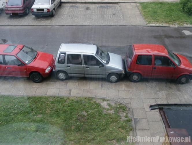 Źle zaparkowany samochód