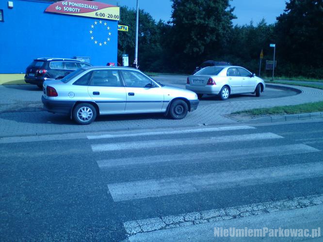 Źle zaparkowany samochód