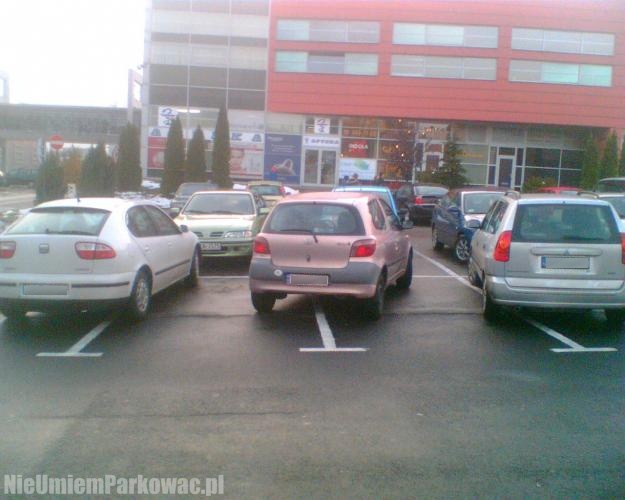 Źle zaparkowany samochód