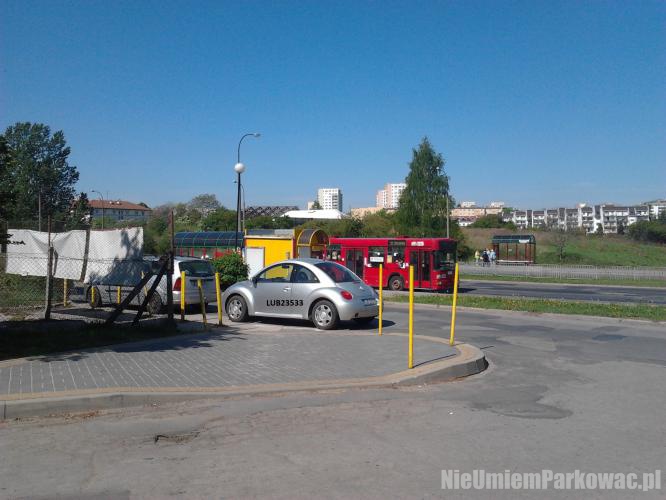 Źle zaparkowany samochód Źle zaparkowany samochód