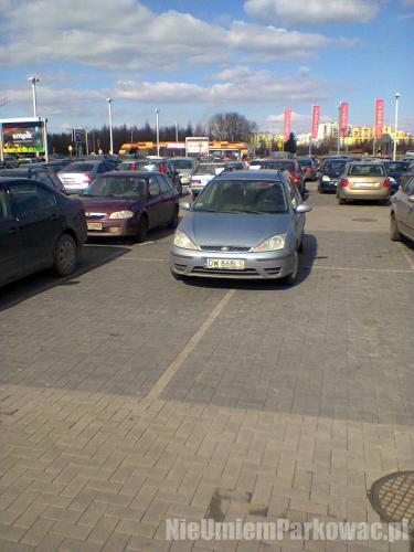 Źle zaparkowany samochód