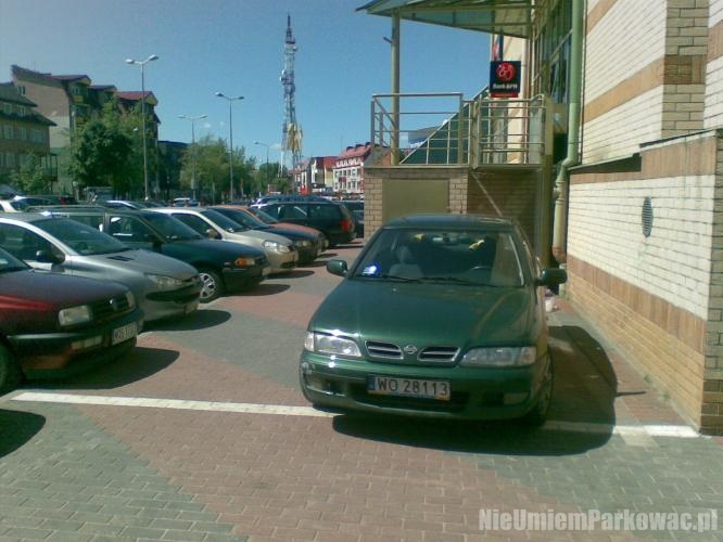 Źle zaparkowany samochód