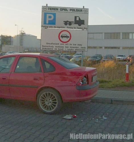 Źle zaparkowany samochód