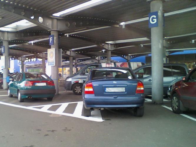 Źle zaparkowany samochód