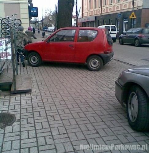 Źle zaparkowany samochód