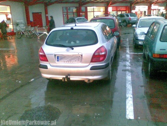 Źle zaparkowany samochód