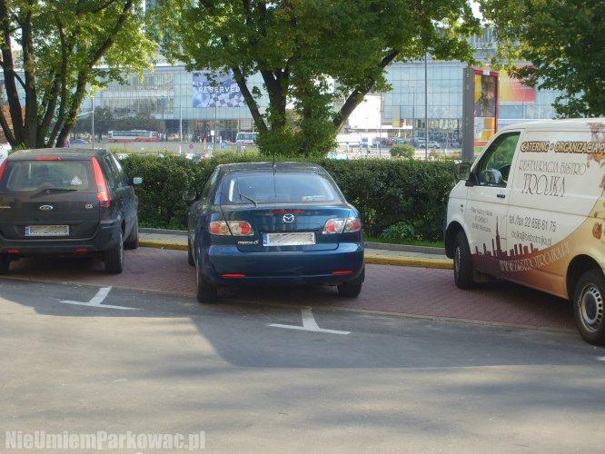 Źle zaparkowany samochód
