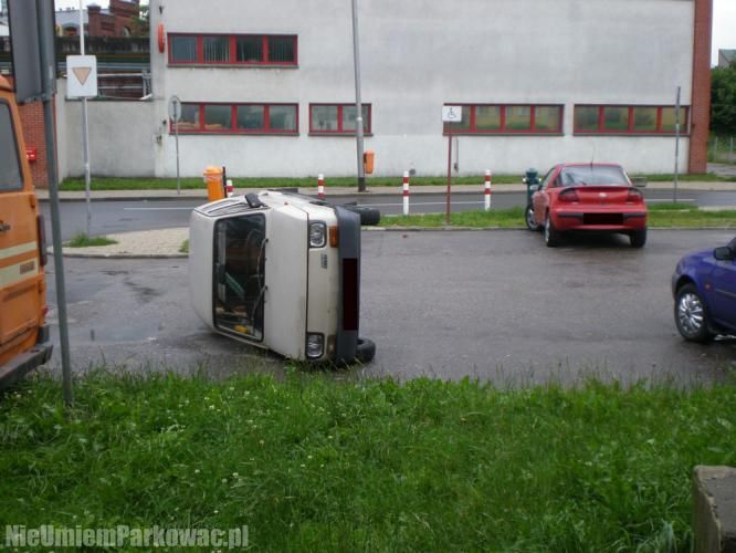 Źle zaparkowany samochód