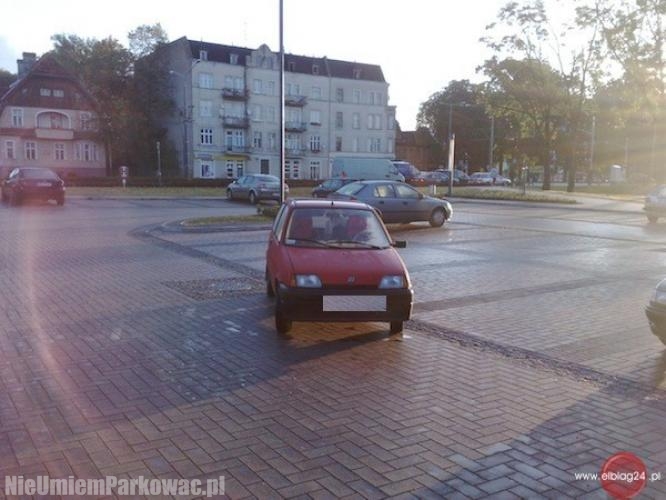 Źle zaparkowany samochód