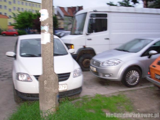 Źle zaparkowany samochód