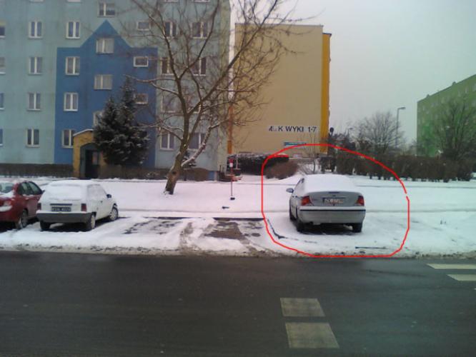 Źle zaparkowany samochód Źle zaparkowany samochód