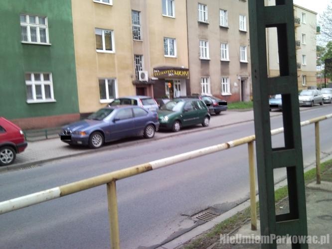Źle zaparkowany samochód