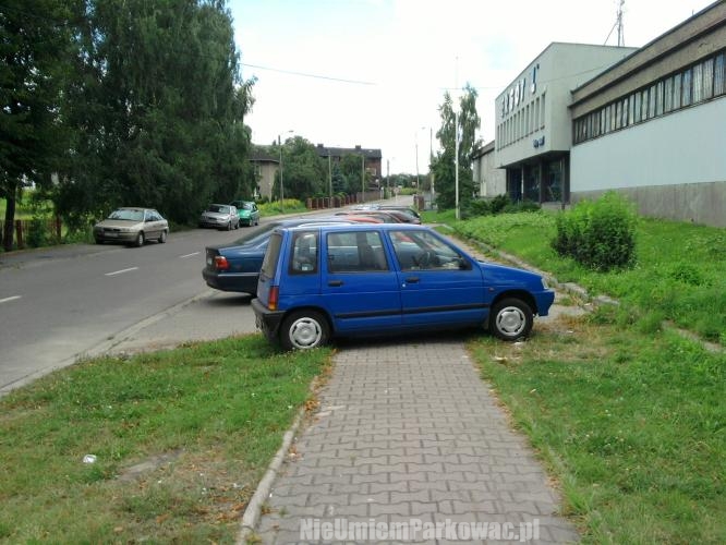 Źle zaparkowany samochód