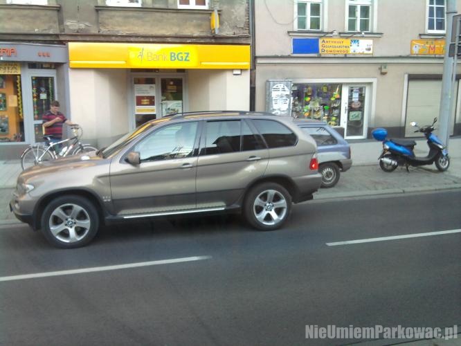 Źle zaparkowany samochód