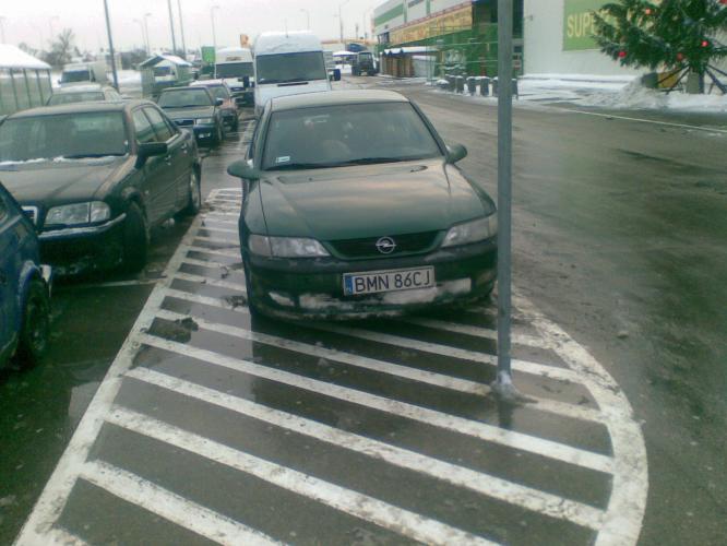 Źle zaparkowany samochód