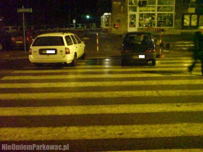 Źle zaparkowany samochód Źle zaparkowany samochód