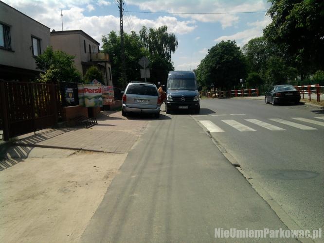 Źle zaparkowany samochód