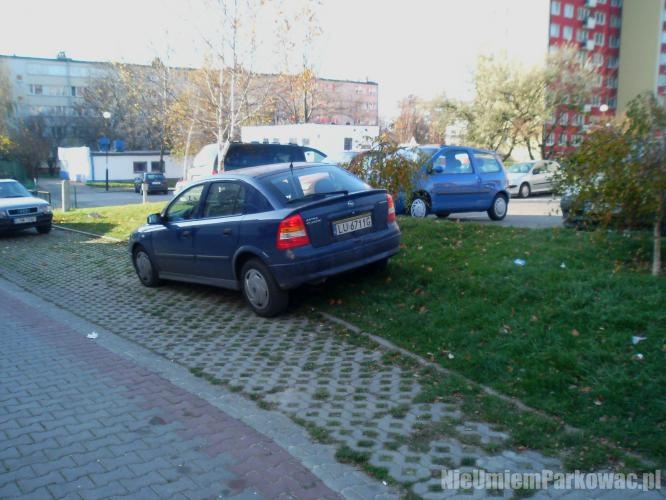 Źle zaparkowany samochód