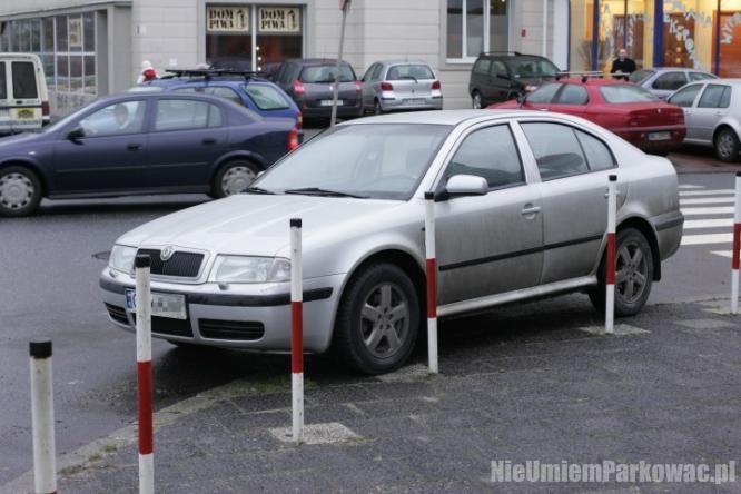 Źle zaparkowany samochód