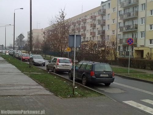 Źle zaparkowany samochód