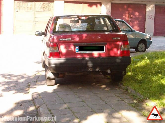 Źle zaparkowany samochód
