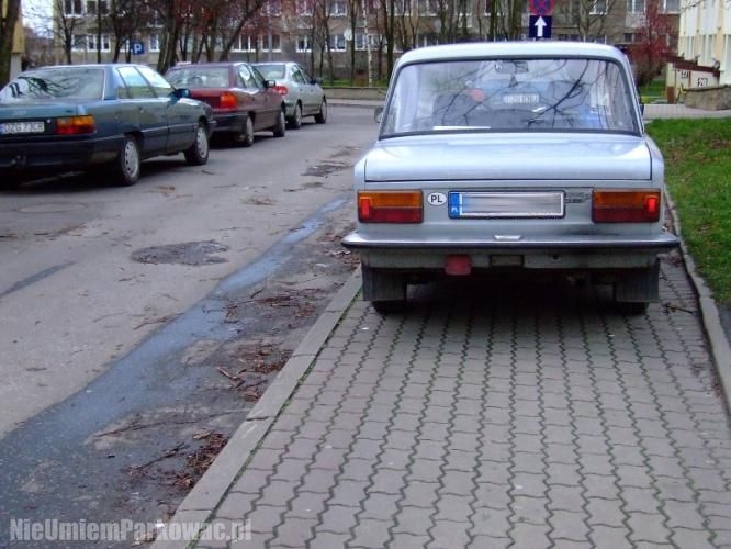 Źle zaparkowany samochód