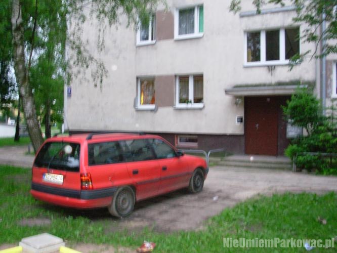 Źle zaparkowany samochód