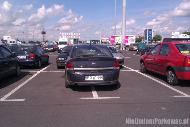 Źle zaparkowany samochód