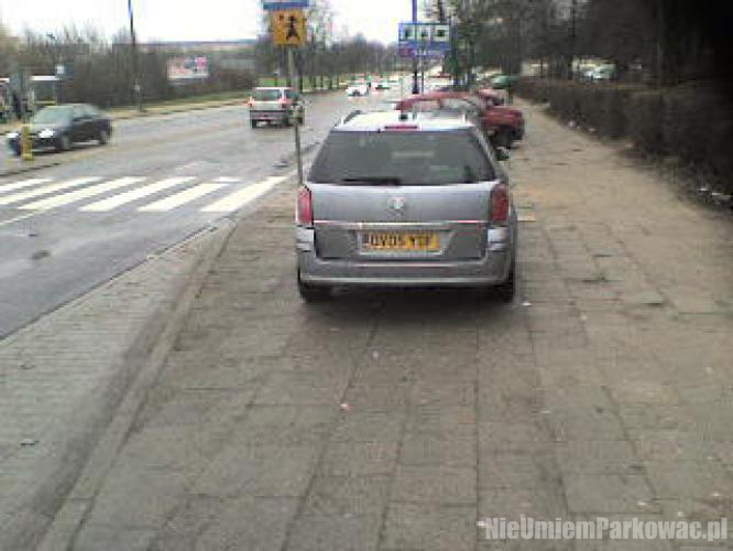 Źle zaparkowany samochód