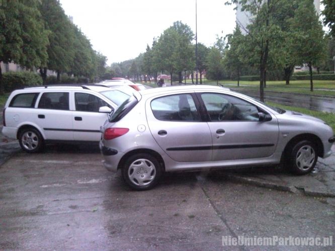 Źle zaparkowany samochód