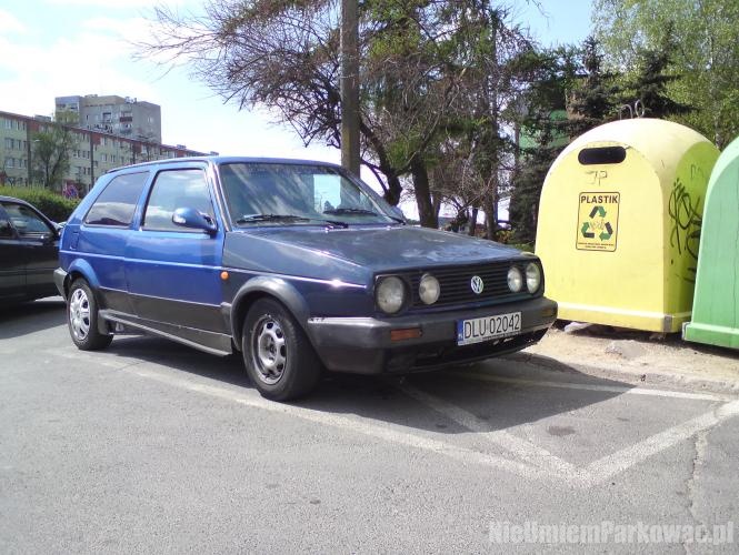 Źle zaparkowany samochód