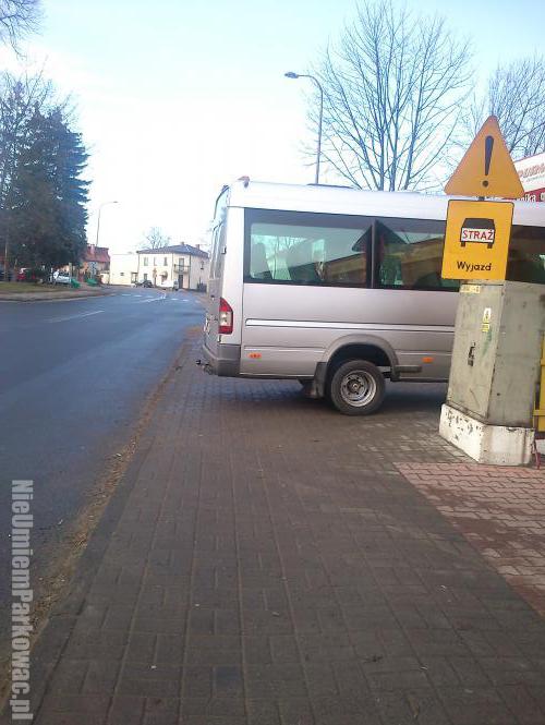 Źle zaparkowany samochód