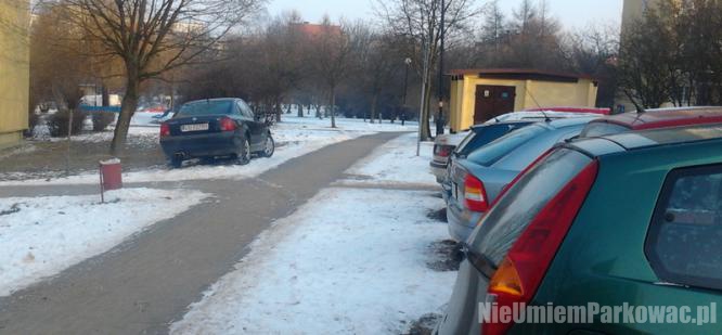 Źle zaparkowany samochód
