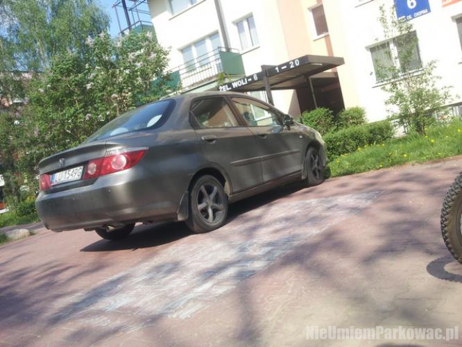 Źle zaparkowany samochód Źle zaparkowany samochód