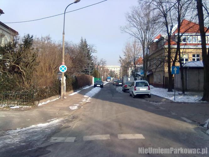 Źle zaparkowany samochód