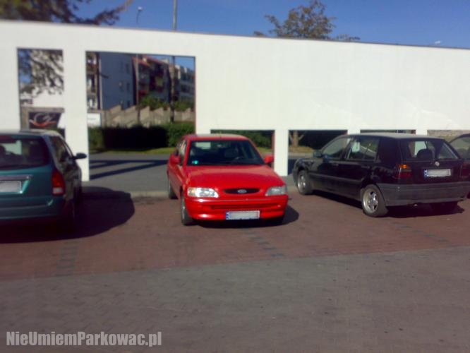 Źle zaparkowany samochód Źle zaparkowany samochód