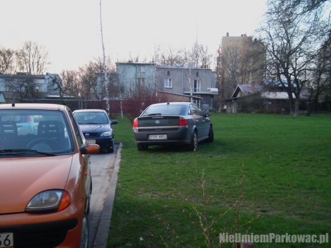 Źle zaparkowany samochód