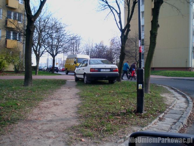 Źle zaparkowany samochód