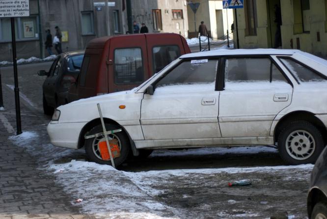 Źle zaparkowany samochód